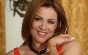 Συνέντευξη στο περιοδικό down town παραχώρησε η πρωταγωνίστρια της σειράς γυναίκα χωρίς όνομα που προβάλλεται από τον alpha κύπρου, μαριάννα τουμασάτου. Toymasatoy Marianna