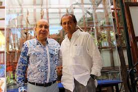 64 yıllık bedenine, kaç tane 64 yıl sığdırdığını tahmin edemediğimiz, her yönüyle 'gerçek bir sanatçı' ayhan sicimoğlu. On Parmaktaki Marifetler