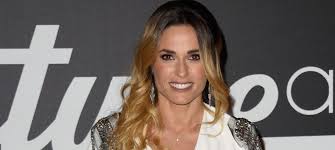 Последние твиты от capucine anav (@capucineanav). Capucine Anav En Couple Avec Alain Fabien Delon Ca Se Concretise Mce Tv