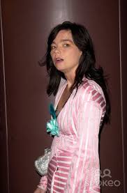 Bjork Dancer In The Dark Factory Song Bjork Photo Galleries Dancer In The Dark Bjork Pop Star