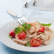 One Pot Pasta Au Poulet Tomates Cerises Et Basilic Recette En 2020 Tomates Cerises Recettes De Cuisine Recette De Plat