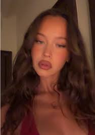 Isabelle Mathers: Style, Dance, and Trends