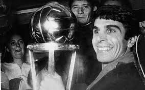 Raúl Madero, médico, pianista y un caballero del fútbol: la premonición a  Maradona en el 86, la intoxicación de Passarella y por qué se distanció de  Bilardo