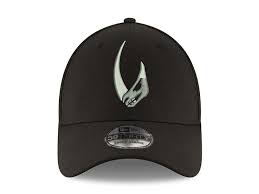 The newest sigil that we saw was the one that the armorer bestowed on the mandalorian and his foundling son, baby yoda. The Mandalorian Signet Px Previews Exclusive Stretch Fit Cap