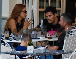 Παρουσιάζει 1362 άρθρα σχετικά με: Elenh Foyreira Almperto Mpotia Celebrities Eidhseis Yupiii Gr