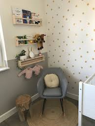 pin van marijke wennekes op kids room meisjeskamer babykamer inrichting baby behang