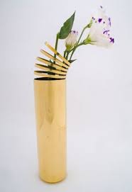 With a clear bowl, the piece can easily blend in with the decor on your mantle without folks. 15 Unique Vases Ideas Unique Vases Unique Flower Vases Design Milk