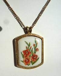 Avon Porcelain Pendant Necklace Floral Jewellery Pendant Necklace Jewelry Crafts