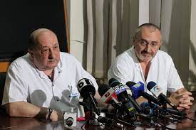 Potrivit mediafax, persoana decedată este o tânără de 26 de ani care se afla în stare critică de la început, la secţia de terapie intensivă, având arsuri grave pe o mare suprafaţă a corpului. Medici De La Spitalul Floreasca Inclusiv Chirurgul Ioan LascÄƒr UrmÄƒriÅ£i Penal Pentru FinanÅ£area SecÅ£iei De Arsi