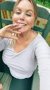 Mandy Costner's Instagram, Twitter & Facebook