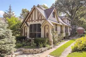 7525 Walnut St Kansas City Mo 64114 Zillow Tudor Style Homes Kansas City Zillow