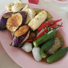 The hawker version is a creative reinvention consisting not just of stuffed tofu but a great many interesting ingredients. 10 Yong Tau Fu Spots In Kl You Need To Know Kl Foodie