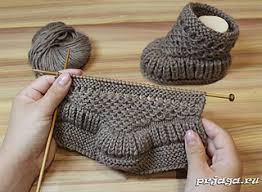 These knit kids booties make a heartfelt gift for your newborn niece and nephews, grandchildren, or any for example, you can knit a more modern design that resembles sneakers like a pair of all stars or chucks. Ravelry Warm Baby Booties Pattern By Katerina Mushyn