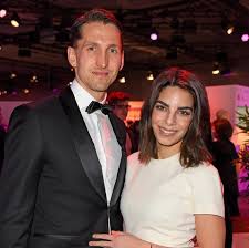 Der ehemalige fußballtorwart rené adler und seine ehefrau lilli hollunder sind erstmals eltern geworden. Lilli Hollunder Rene Adler Endlich Mehr Zeit Zu Zweit Gala De