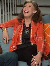 Frankie And Grace Was A Great Netflix I Like Frankie S Wardrobe But Some Of Her Choices Are A Bit Over The Top And Look Very Frankie Clothing Fashion Clothes