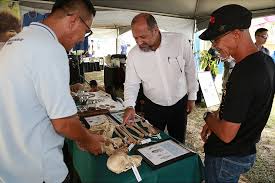 Bentuk caping bambu meiliki lebar sekitar 38 cm dan 42 cm. Galeri Foto Album Lawatan Yb Menteri Ke Borneo Rhythm Of Rimba Ror Wildlife Festival 2018 Di Kota Kinabalu Sabah Pada 16 September 2018 Image Lawatan Yb Menteri Ke Borneo