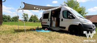 Wenn sie auf der suche nach einer markisen seitenwand oder vorderwand zum schutz gegen die sonne sind, ist der thule sun blocker optimal. Sonnensegel Am Wohnmobil Einfach Selber Basteln Unsere Alternative Zur Markise Whatabus