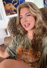 Mandy Mueller's Instagram, Twitter & Facebook