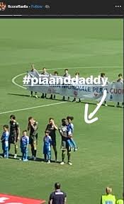 Mario balotelli's daughter, pia, lives in naples with her mother, his former partner. Mario Balotelli S Daughter Comes Out Onto The Pitch Wearing The Opposing Team S Kit Daily Mail Online