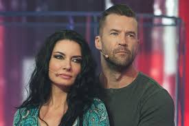 13 éven keresztül élt együtt élettársával, akitől 2013 tavaszán különvált. Titkos Eskuvot Tervezett A Magyar Szinesz Szerelme Kikosarazta Hazai Sztar Femina