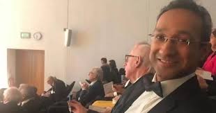 Top UK doctor's lungs filled with blood before he died in botched surgery