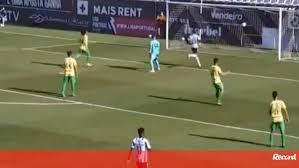 Diese seite enthält eine komplette übersicht aller absolvierten und bereits terminierten spiele sowie die saisonbilanz des vereins varzim in der saison gesamtstatistik aktuelle saison. Incredible Goal By The Varzim Goalkeeper He Went From Goal To Goal 2nd League World Today News