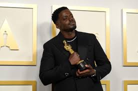 The 2019 oscars also aired without an emcee after kevin hart stepped down from the gig following criticism of homophobic tweets in his past. Evwt7xq Dvjm3m