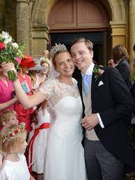 Le Mariage D Eliane De Merode Et Charles Astor Point De Vue Mariage Robe De Mariee Mariage Robe Dentelle