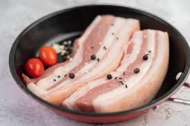 Maybe you would like to learn more about one of these? Pancetta Di Maiale In Padella Con Semi Di Pepe Pomodori E Spezie 1900090 Foto D Archivio