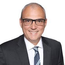 Julie Dahan's Instagram, Twitter & Facebook