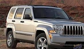 شباب يحطمون سيارة جيب للحصول على قيمة شباب يحطمون سيارة جيب للحصول على قيمة التأمين jeep liberty jeep liberty sport jeep