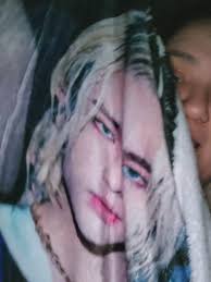 agradecida con mis amigas me regalaron la gran colcha de Stray Kids para no  congelarme #stay #stayville #staymexico #skzstay #stayskz #skz #straykids  #kpopmexico #kpoper #kpopfyp #staylatam