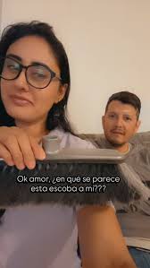Ok amor, ¿en qué se parece esta escoba a mí? …en que las dos necesitamos un  palo 😹🔥🧹, #HumorDePareja #AmorYHumor #RisasEnPareja #ParejaReal  #VidaEnPareja #AsíSomos #CosasDePareja #EntreBromasYBesos ...