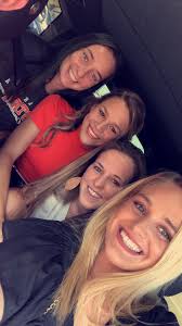 Lily Hill (@lilhill02)