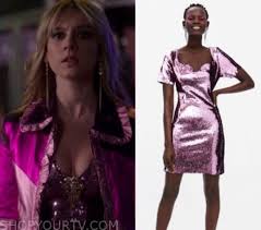 Elite season 4 will see manu rios, carla díaz, martina cariddi and pol granch join the remaining cast members. Elite Season 2 Episode 1 Carla S Pink Sequin Dress Shop Your Tv