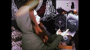 Para descargar este libro es necesario crear una cuenta en el servidor de descarga. Como Ser Una Bruja Moderna De Gabriela Herstik Wtf Es El Tarot De Bakara Wintner Youtube