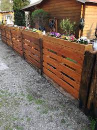 Unsere selbst gebaute gartenbank aus europaletten steht und kann genutzt werden. Palettenzaun Paletten Ideen Garten Paletten Garten Zaun Garten