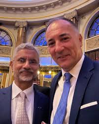 Indiana state football alum wins coach award