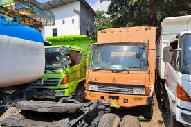 Dengan adanya mobil pilihan garasi.id pastinya akan membantu kamu untuk menghemat waktu. Daftar Harga Truk Bekas Berbagai Jenis Di Dealer Truk Bagus Mulai Dari Rp 50 400 Juta Gridoto Com