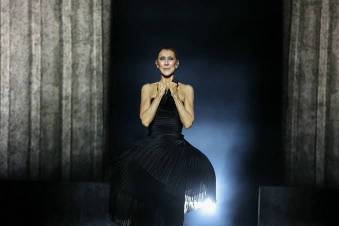 Céline, ta voix a changé le monde" : une chorale géante près de la Tour  Eiffel veut convaincre Céline Dion de rejoindre Team for the Planet