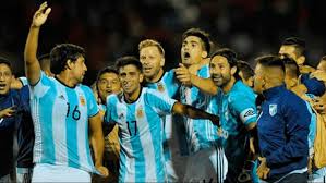 Atlético tuvo la suerte de que la selección argentina sub 20 está en quito y les prestó los uniformes. Atletico Tucuman Y El Recuerdo De Una Noche Inolvidable Tyc Sports