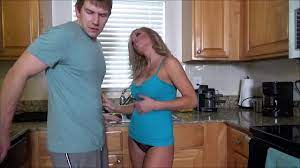 معهد عفوي للأم الزوجة والأبناء الزوجين - باركر سوايز - العلاج الأسري /  TUBEV.SEX ar