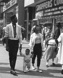 1950 S Black And White Family Photos Young Black Family By Vivian Maier 1950s Siyah Beyaz Fotografcilik Fotografcilik Fotograf