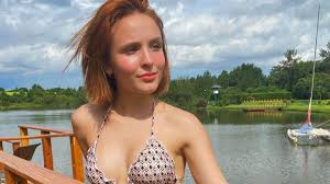 11:32 | postado por byby. Larissa Manoela Surge Plena Em Cenario Encantador Poderosa