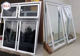 Model jendela aluminium sliding window, dioperasikan dengan cara digeser secara horizontal dengan menggunakan rel di bagian bawah dan juga atas kusen. Model Jendela Aluminium Untuk Rumah Pintu Jendela Kusen Aluminium Bogor Jakarta Distributor