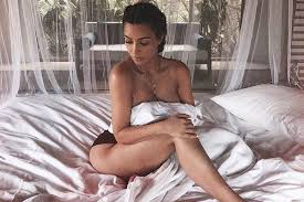 #britishgq styled by carlyne cerf de dudzeele, hair by serge normant, makeup by jeanine lobell. Seins Nus Sexe Devoile Kim Kardashian En Montre Trop Et Fait Scandale