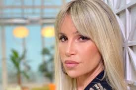 Durante el 2016 condujo el reality dueños de la cocina y protagonizó con jey mamon y florencia peña la adaptación de la peluquería de don mateo. Un Terrible Episodio En El Programa De Flor Pena Dejo A Todos En Shock Aberrante Minuto Argentina