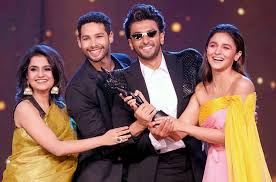 Filmfare Awards 2020 65th Filmfare Awards Gully Boy Wins Biggest Honour Of The Night Ranveer Alia Bag Best Actor And Actress The Economic Times The filmfare awards 2017 is on currently at the nsci, svp dome stadium in worli.