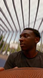 Il y a 1 mois sortait mon film officiel « Playground Reborn » 🏀 pour  @heetch_ , Voici ma version. , Client : Heetch, European Marketing  Director: Benjamin Sousa , Creative Director: Hector Gruyer, ...