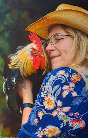 Trying to get a good Christmas pic of Hank 🤣